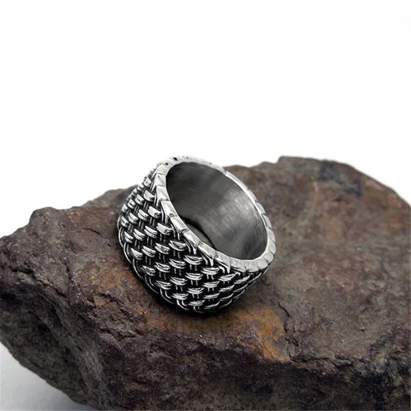 ANEL MASCULINO ENTRELAÇADO EM AÇO INOXIDÁVEL