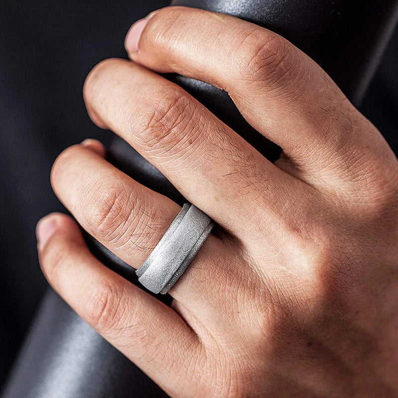 ANEL DE SILICONE MASCULINO NA COR PRATA