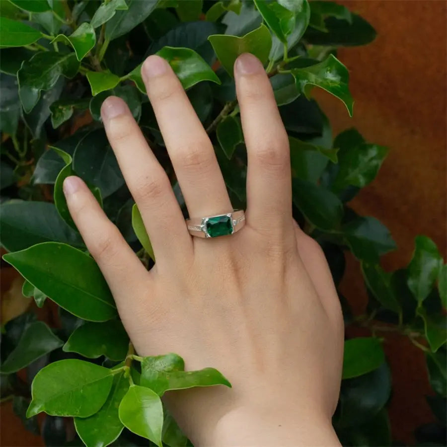 ANEL COM PEDRA VERDE ZIRCÃO EM PRATA ESTERLINA