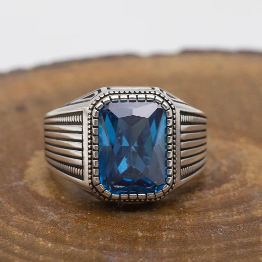 ANEL MASCULINO COM PEDRA AZUL ZIRCÔNIA EM PRATA ESTERLINA