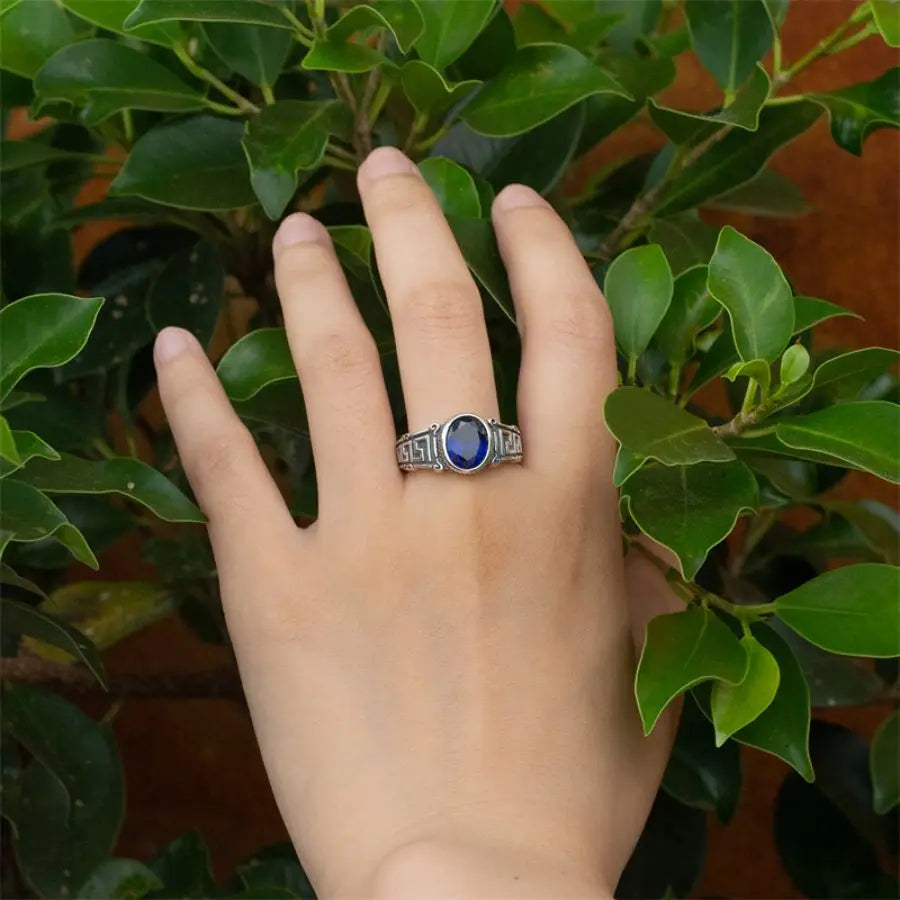 ANEL MASCULINO COM PEDRA DE ZIRCÔNIA CÚBICA AZUL EM PRATA ESTERLINA