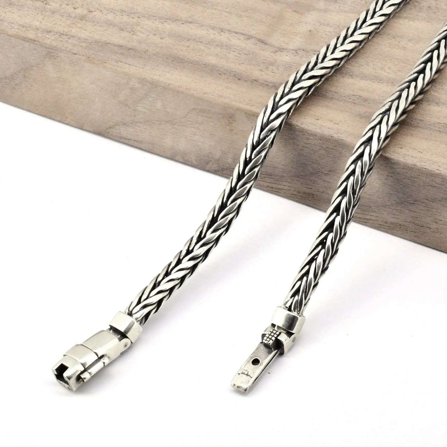 PULSEIRA DOMÍNIO ALFA EM PRATA ESTERLINA 925