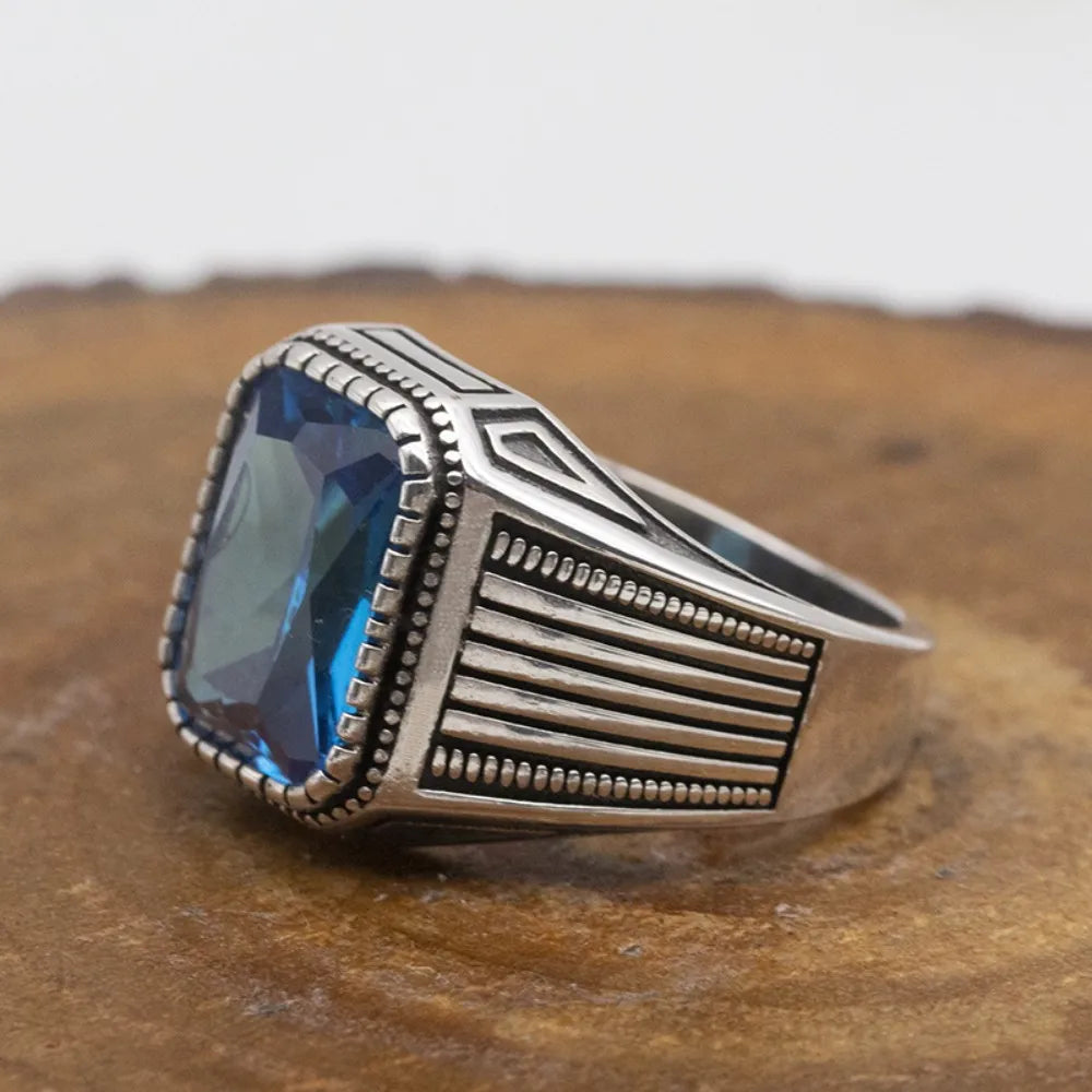 ANEL MASCULINO COM PEDRA AZUL ZIRCÔNIA EM PRATA ESTERLINA