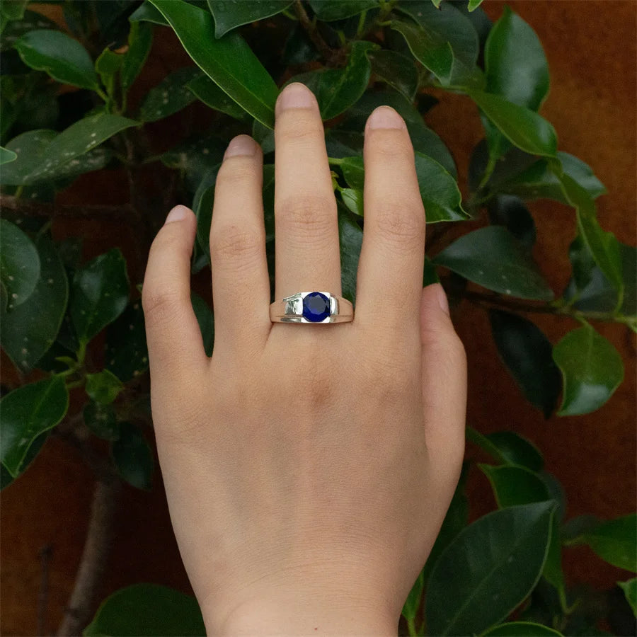 ANEL MASCULINO COM PEDRA DE ZIRCÔNIA AZUL EM PRATA ESTERLINA
