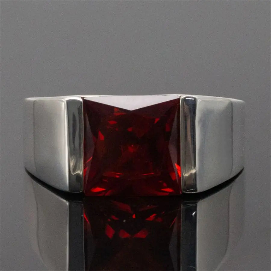 ANEL EM PRATA ESTERLINA 925 COM PEDRA VERMELHA NATURAL ZIRCÃO