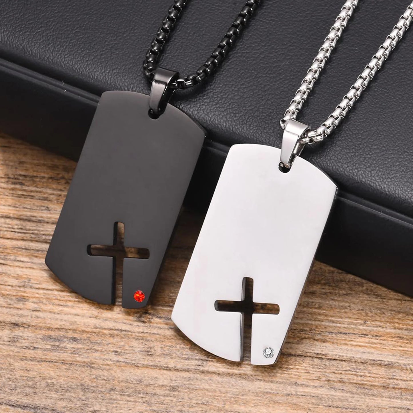Colar cruz de aço