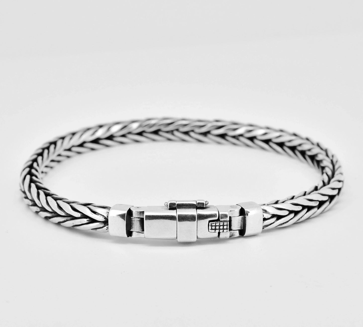 PULSEIRA DOMÍNIO ALFA EM PRATA ESTERLINA 925