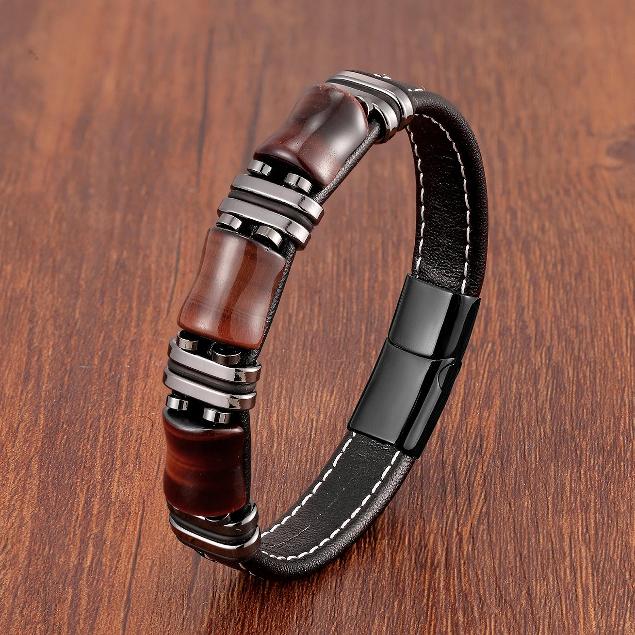Pulseira de couro com pingentes Yan