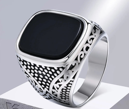 ANEL EM AÇO COM PEDRA ÔNIX ZAMT