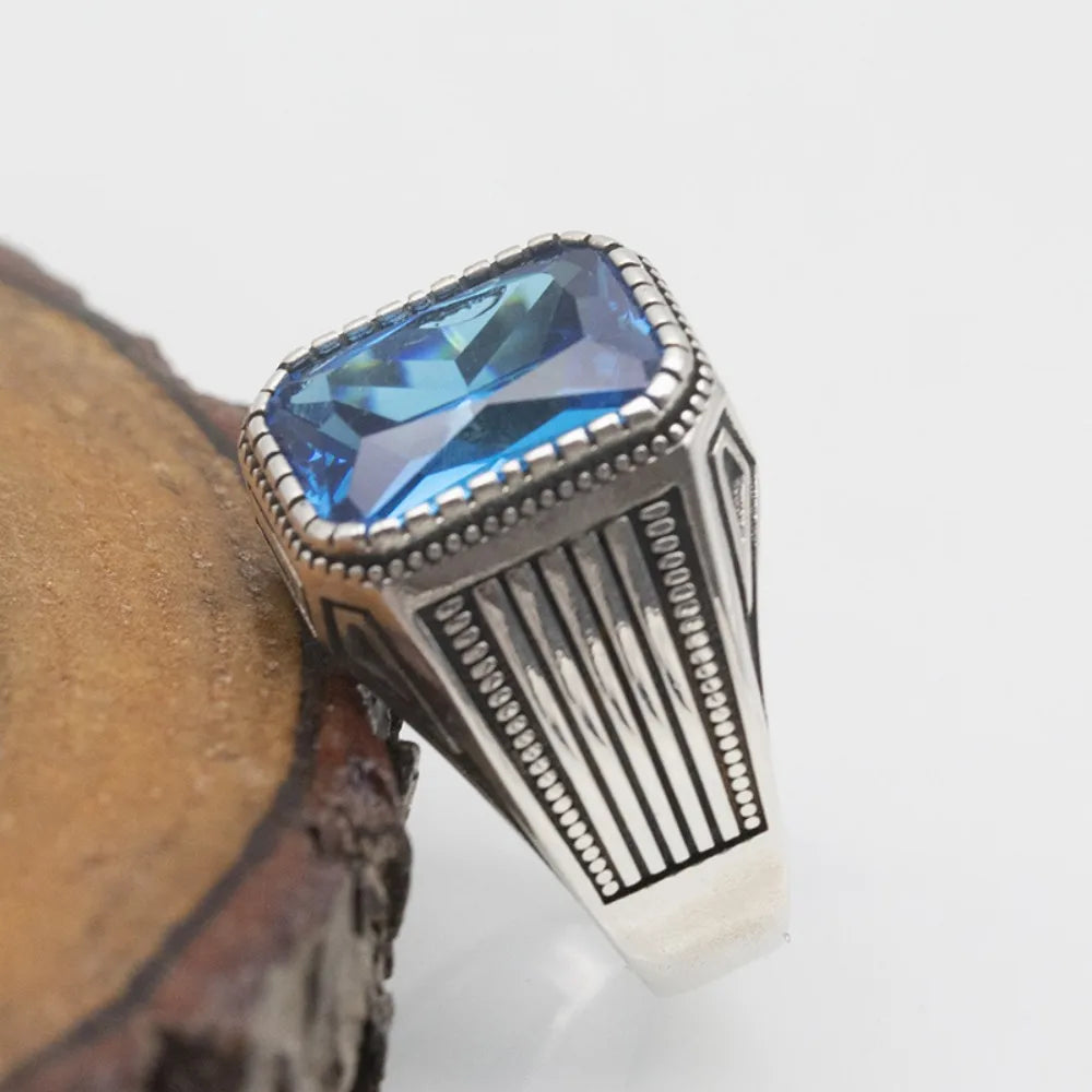 ANEL MASCULINO COM PEDRA AZUL ZIRCÔNIA EM PRATA ESTERLINA