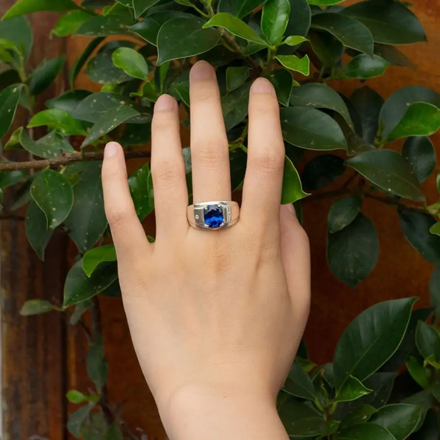 ANEL MASCULINO EM PRATA ESTERLINA COM PEDRA AZUL NATURAL ZIRCÔNIA
