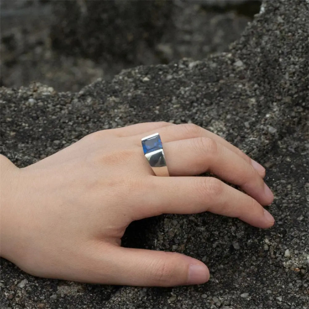 ANEL EM PRATA ESTERLINA 925 COM PEDRA AZUL NATURAL ZIRCÃO