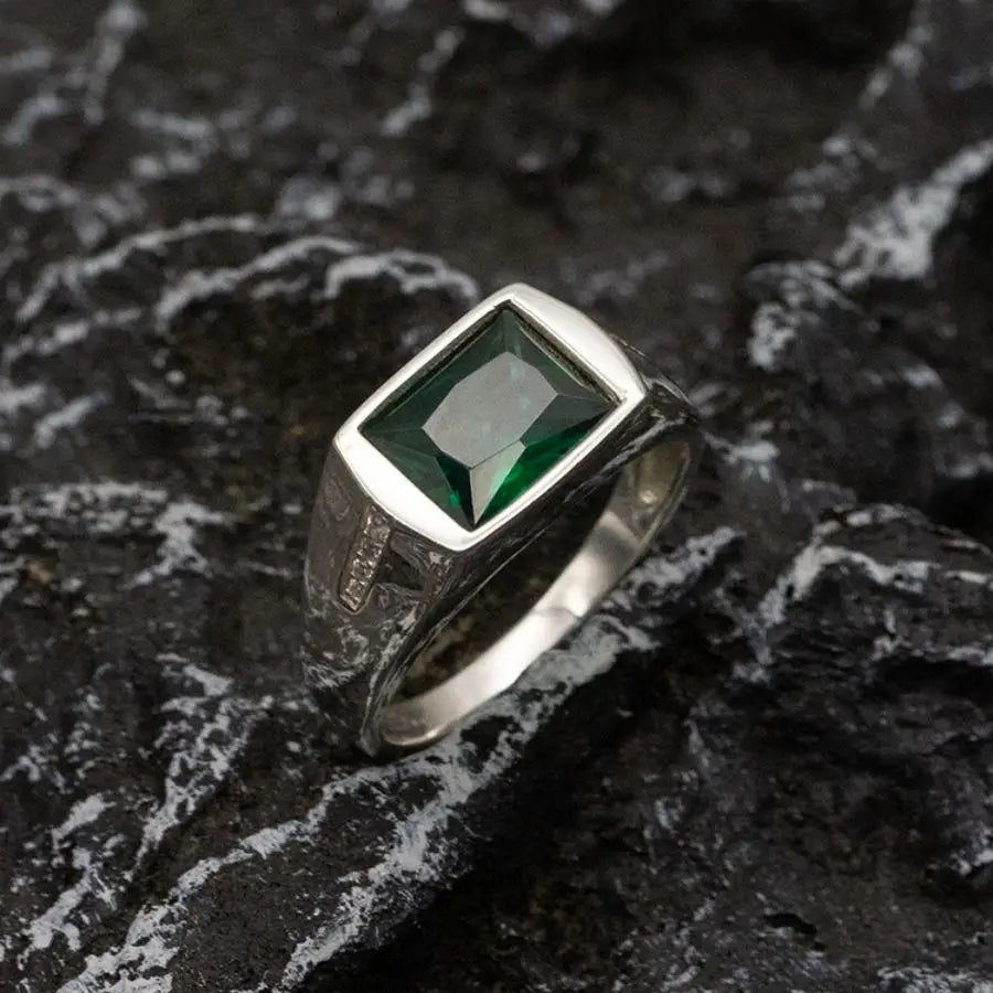 ANEL MASCULINO COM PEDRA NATURAL ZIRCÃO VERDE EM PRATA ESTERLINA