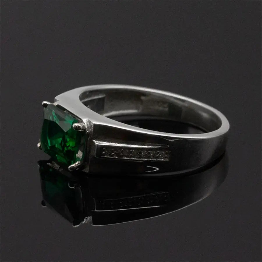 ANEL COM PEDRA VERDE ZIRCÃO EM PRATA ESTERLINA