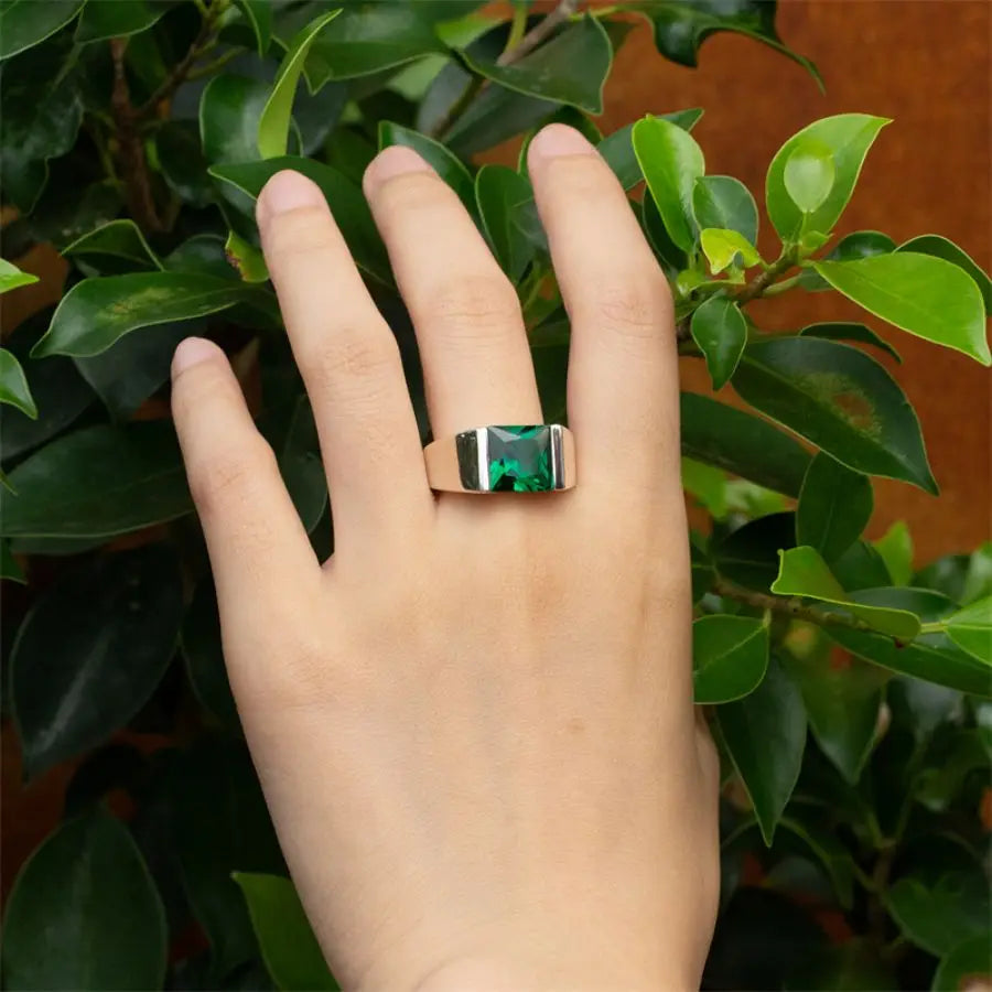 ANEL EM PRATA ESTERLINA 925 COM PEDRA NATURAL ZIRCÃO VERDE