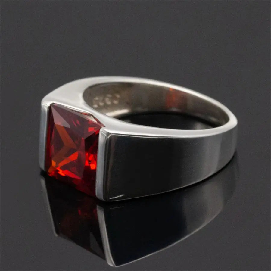 ANEL EM PRATA ESTERLINA 925 COM PEDRA VERMELHA NATURAL ZIRCÃO
