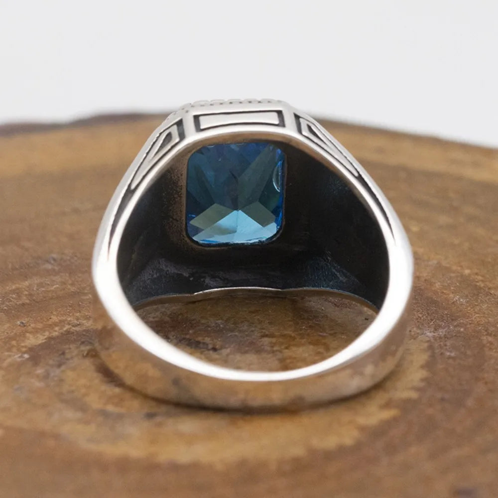 ANEL MASCULINO COM PEDRA AZUL ZIRCÔNIA EM PRATA ESTERLINA