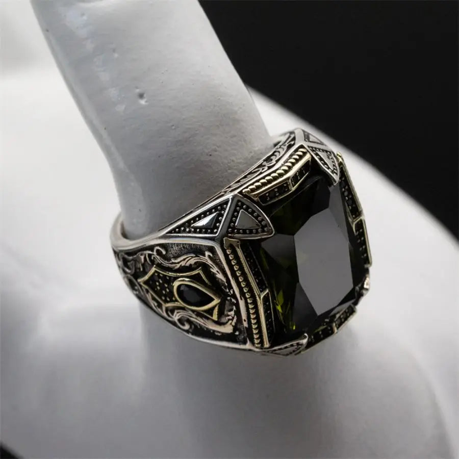 ANEL MASCULINO TURCO EM PRATA ESTERLINA 925 COM PEDRA DE ZIRCÔNIA CÚBICA VERDE OLIVA