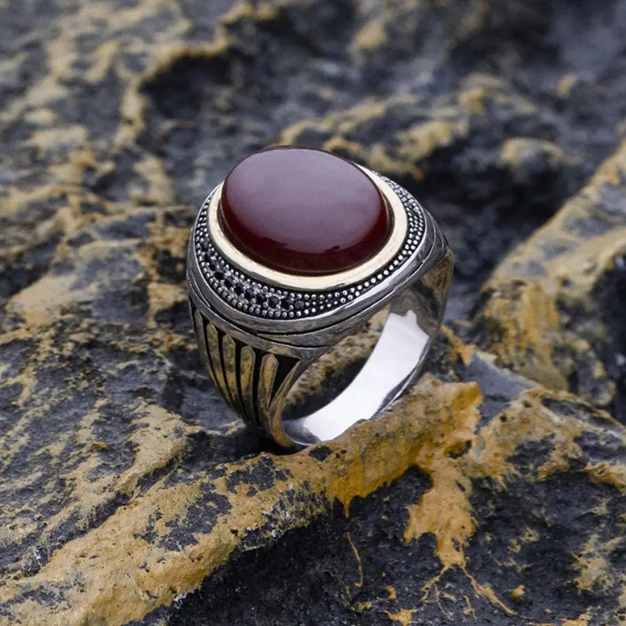 ANEL MASCULINO EM PRATA ESTERLINA 925 COM PEDRA ÁGATA VERMELHA
