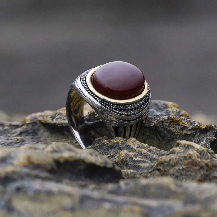 ANEL MASCULINO EM PRATA ESTERLINA 925 COM PEDRA ÁGATA VERMELHA